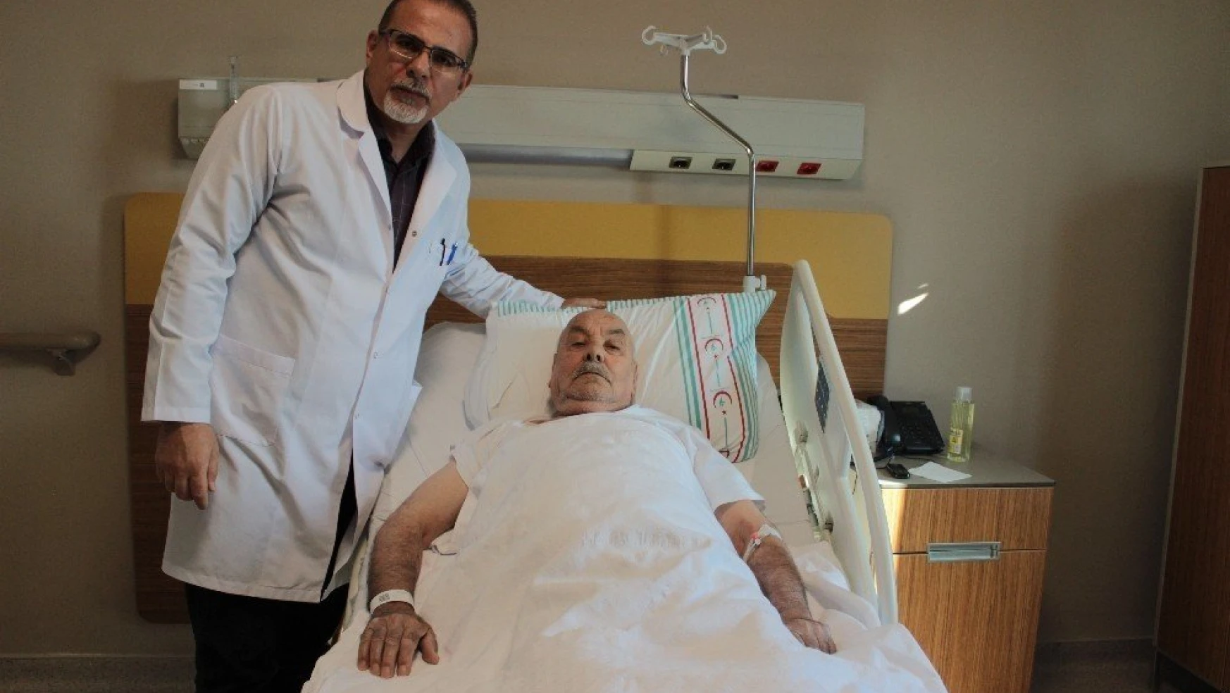 78 yaşındaki hasta, ilk defa uygulanan yöntemle sağlığına kavuştu
