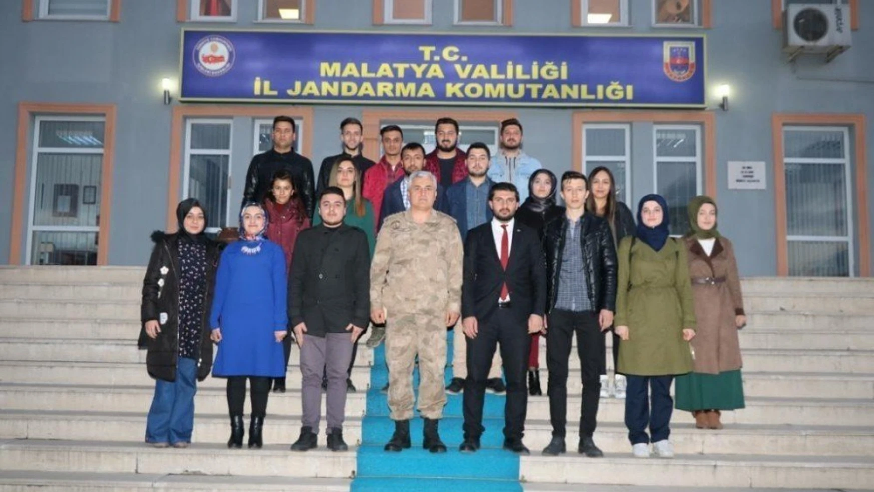 Gençlerden 18 Mart anısına İl Jandarma Komutanlığına ziyaret