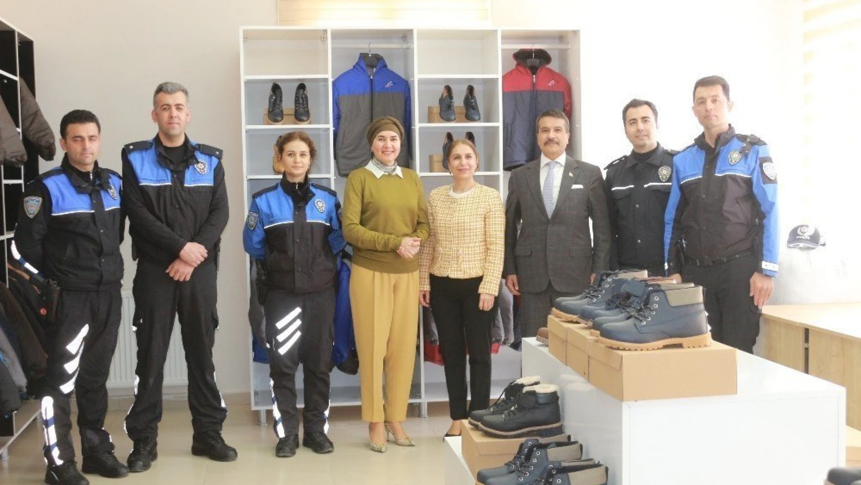 Kütahya'dan Adıyaman'daki polis pazarına yardım bağışı