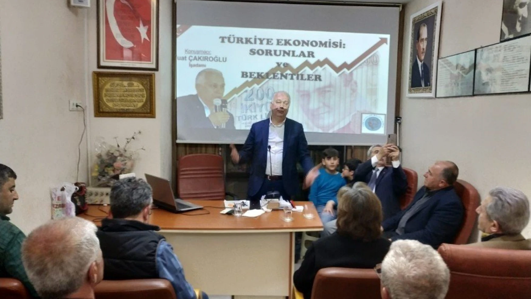Türk Ocakları'nda ülke ekonomisi masaya yatırıldı