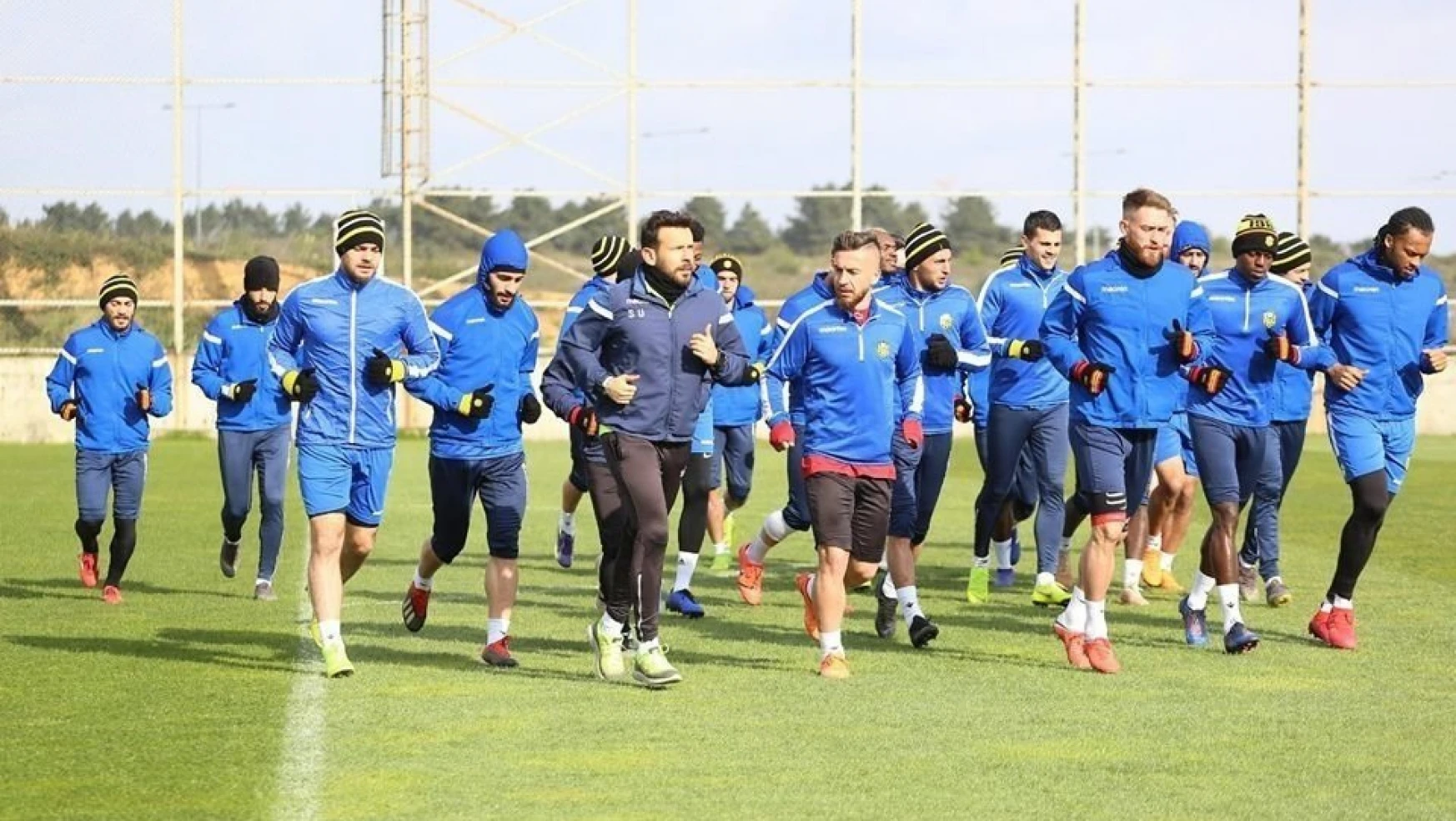 E.Yeni Malatyaspor'u iki kulvarda yoğun maç trafiği bekliyor