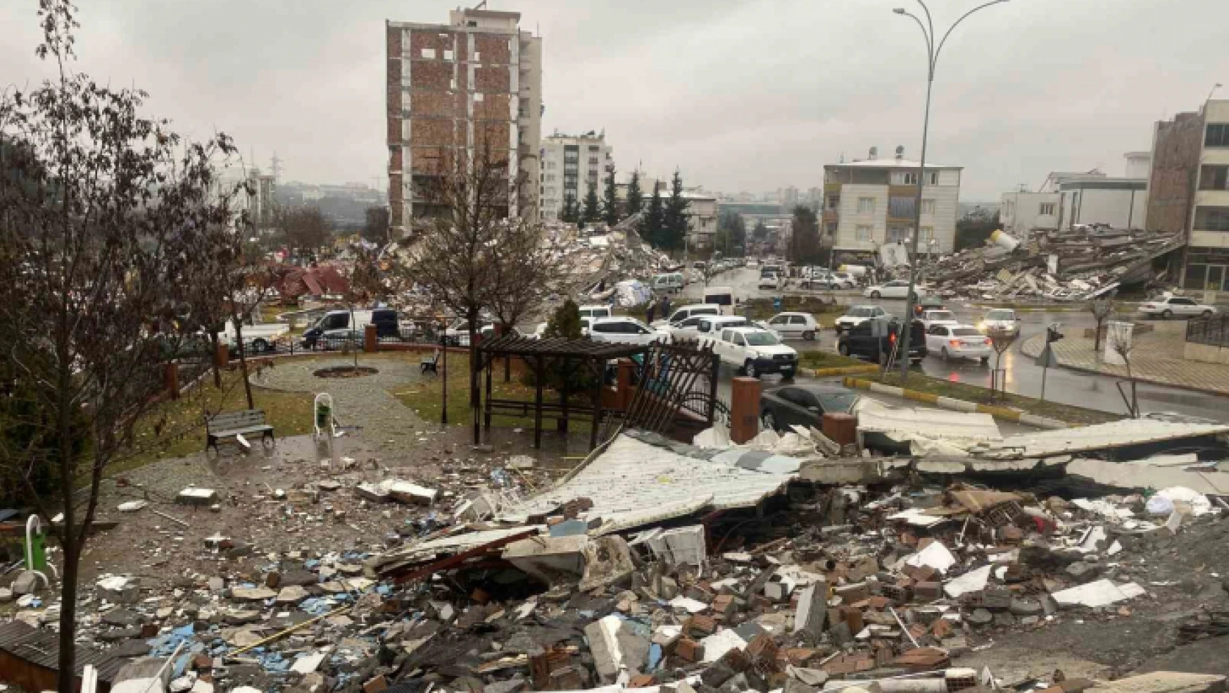 Adıyaman'da çok sayıda bina yıkıldı: Kurtarma çalışmaları sürüyor
