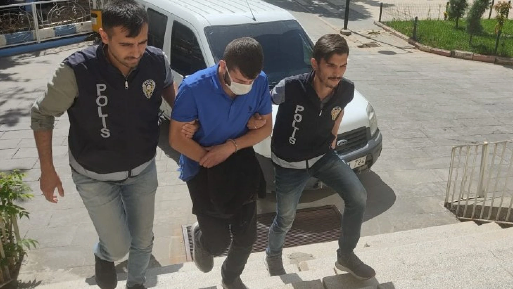Adıyaman'da ikamet hırsızı tutuklandı
