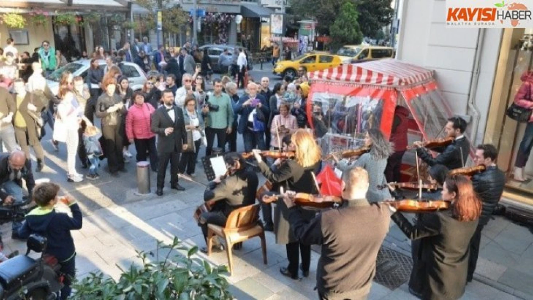 Adıyaman filarmoni orkestrası İstanbul'da cadde konseri verdi