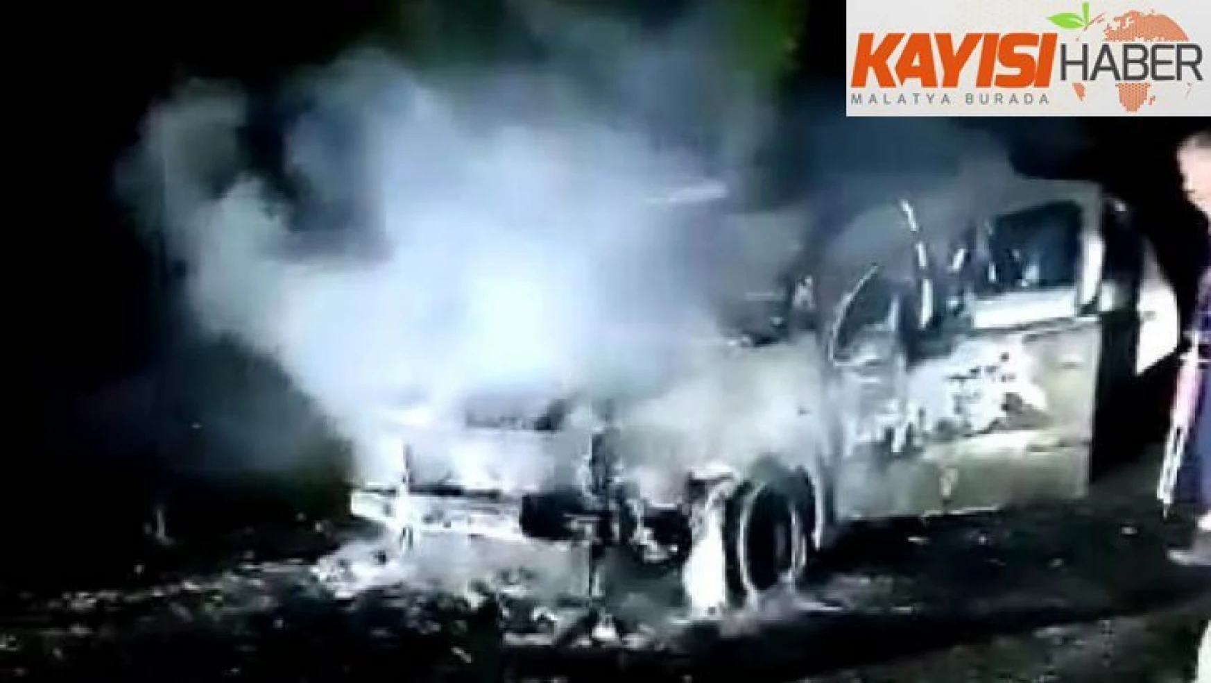 Malatya'da otomobil alev alev yandı