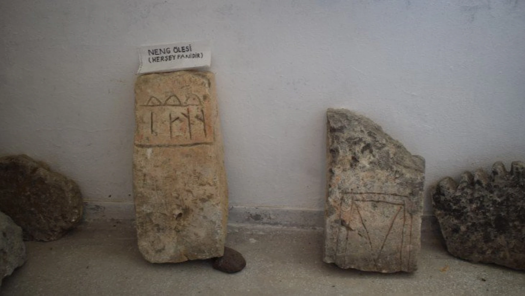 Arapgir halkı, tarihi mezar taşlarına gözü gibi bakıyor