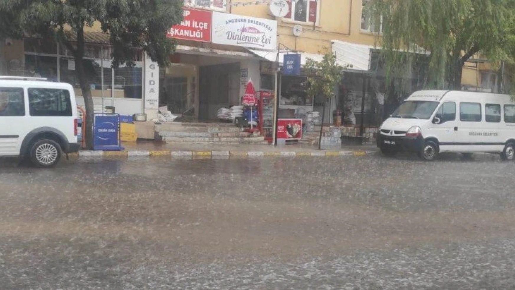 Arguvan'da dolu ve yağmur etkili oldu