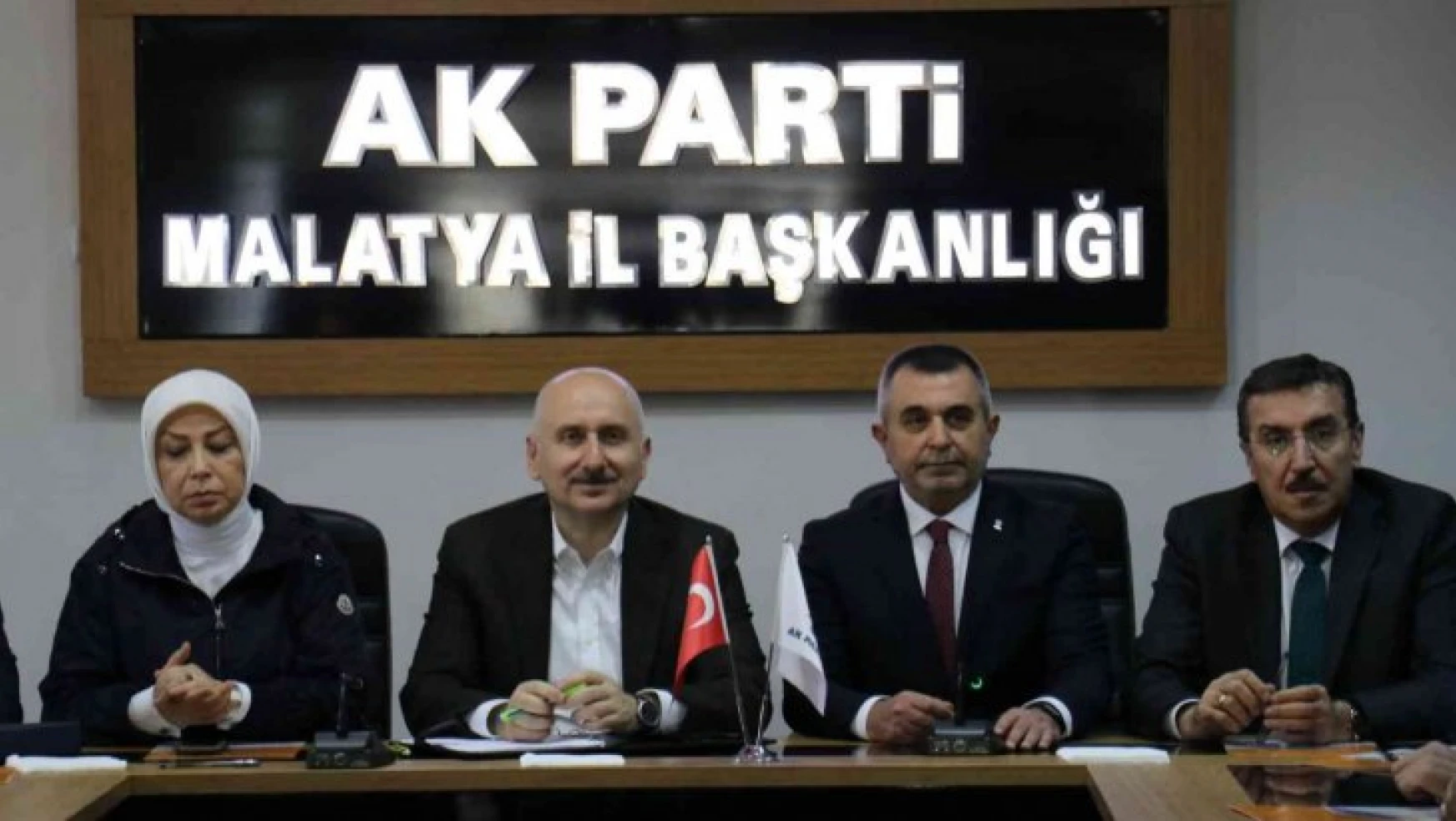 Bakan Karaismailoğlu'ndan AK Parti ve MHP İl Başkanlıklarına ziyaret