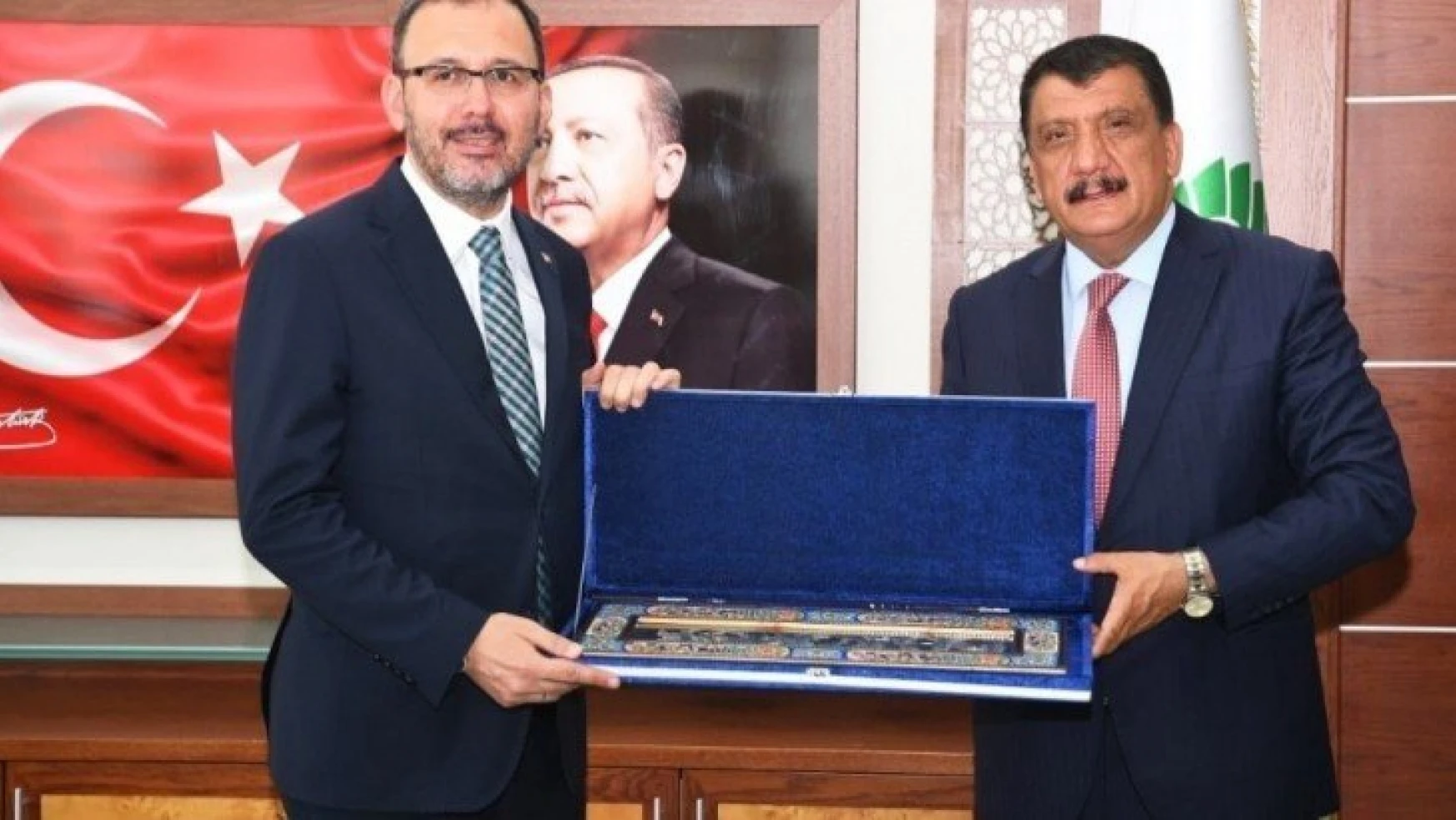 Bakan Kasapoğlu Malatya Büyükşehir Belediyesini ziyaret etti