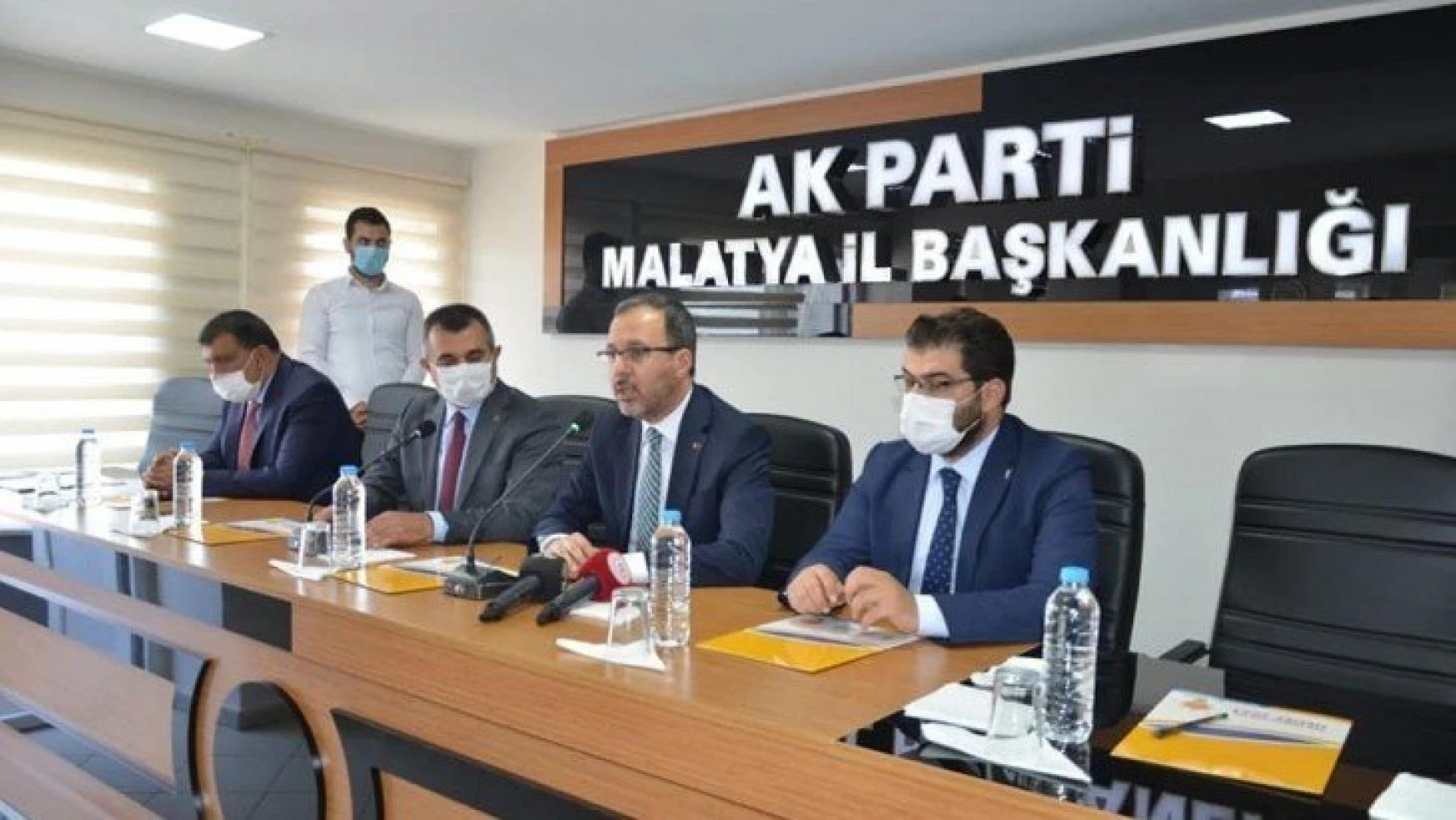 Bakan Kasapoğlu'ndan AK Parti İl Başkanlığına ziyaret