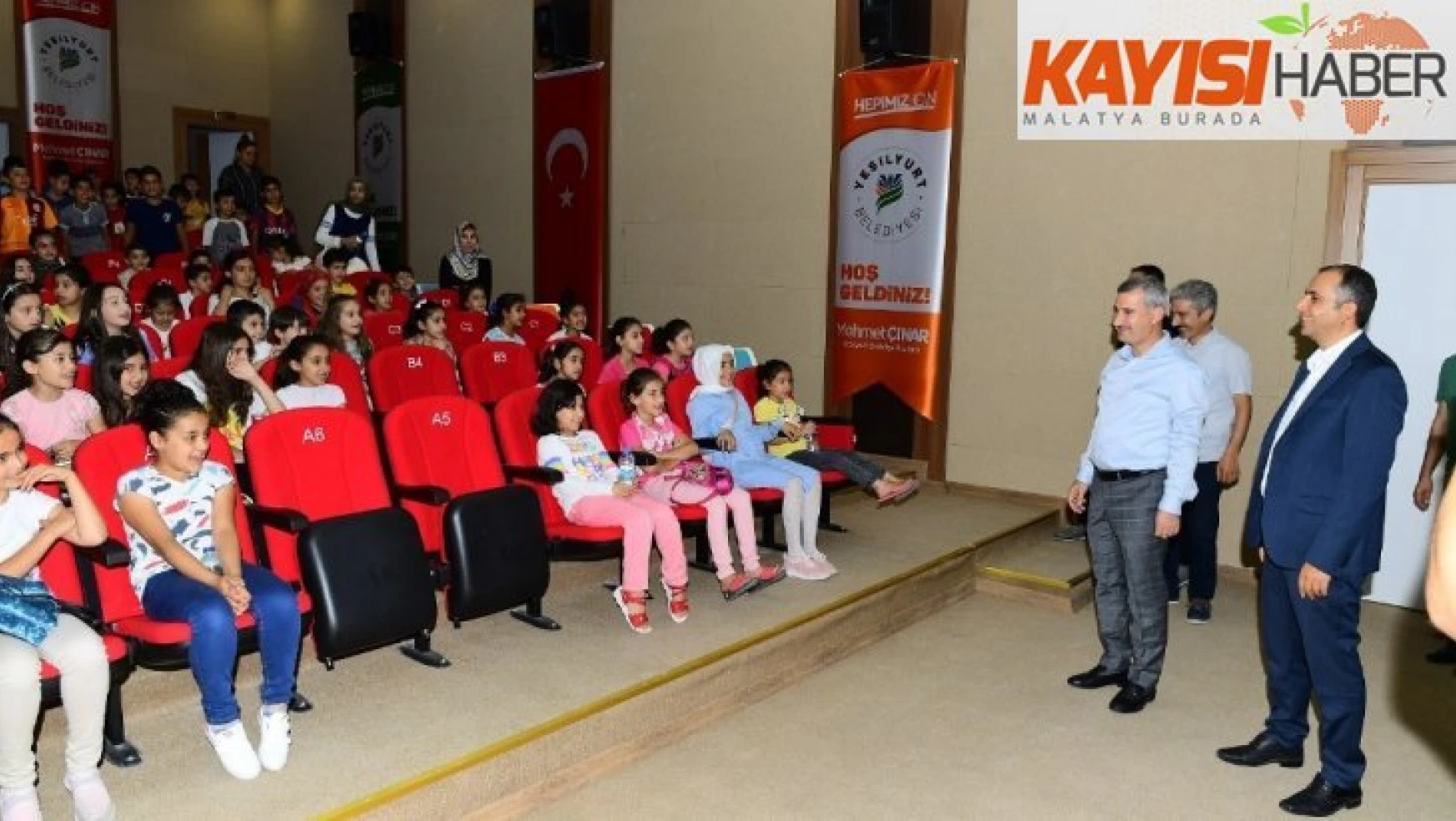 Başkan Çınar çocuklarla birlikte çizgi film izledi