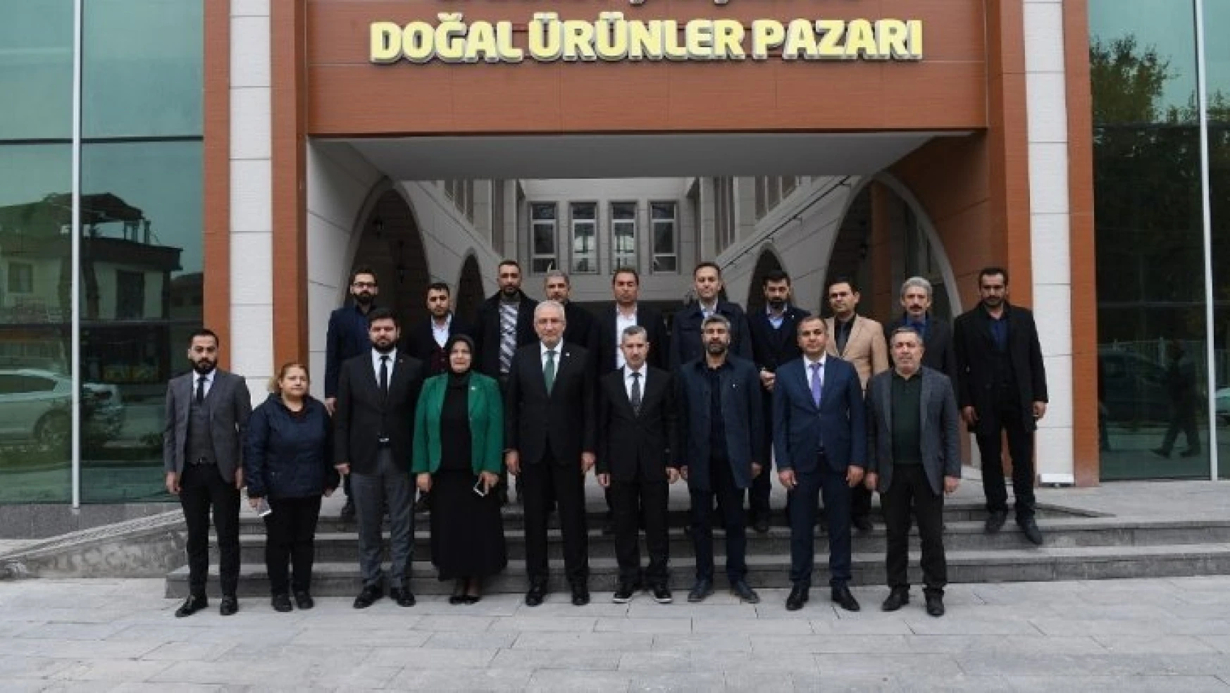 Başkan Çınar Emanet Çarşını inceledi