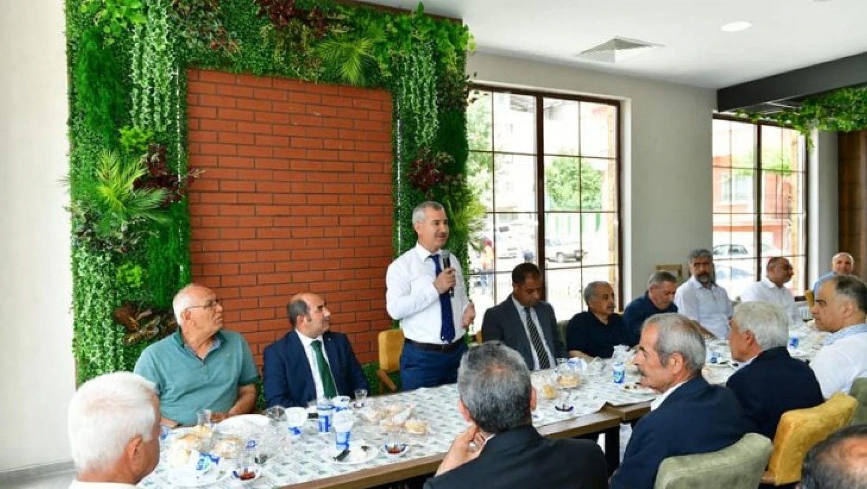 Başkan Çınar, Gündüzbey sosyal tesislerinde mahalle sakinlerini ağırladı