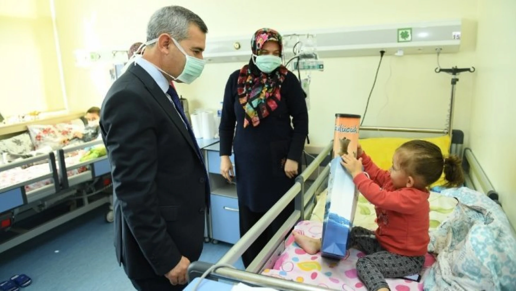 Başkan Çınar, lösemili çocukları ziyaret etti