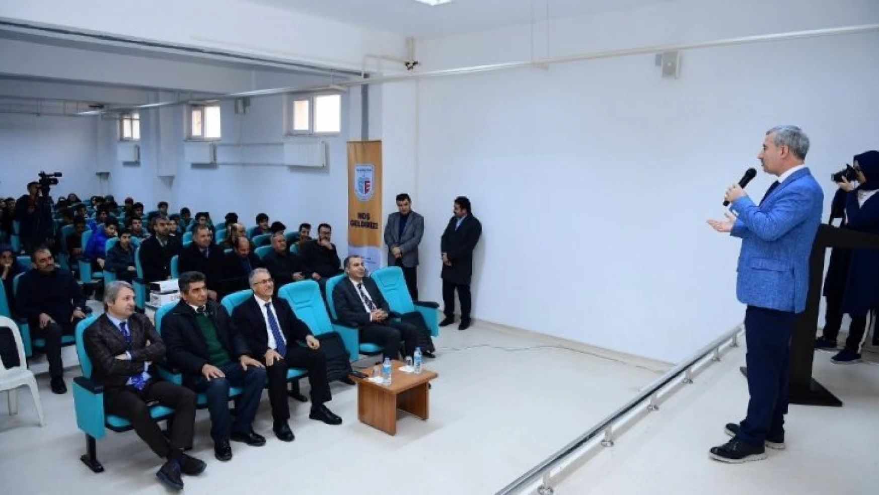 Başkan Çınar, Merhaba Gençler söyleşisine katıldı