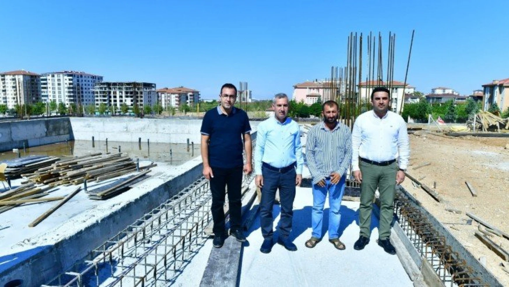 Başkan Çınar, Yakınca yarı olimpik yüzme havuzunun inşaatını inceledi