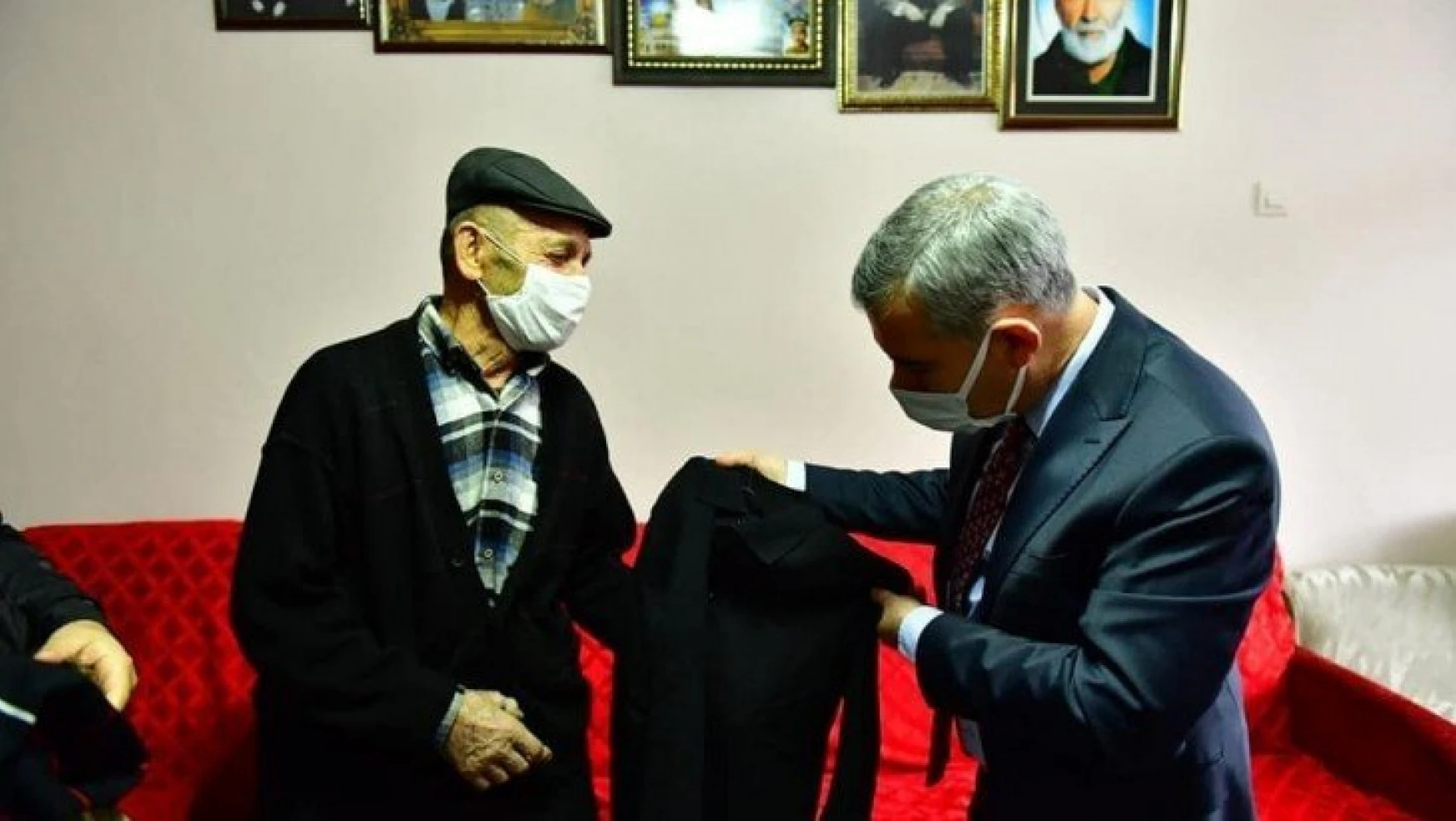 Başkan Çınar, yaşlıların hayır duasını aldı