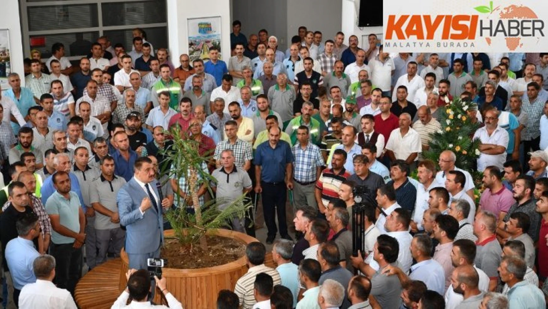 Başkan Gürkan, Büyükşehir Belediyesi çalışanlarıyla bayramlaştı