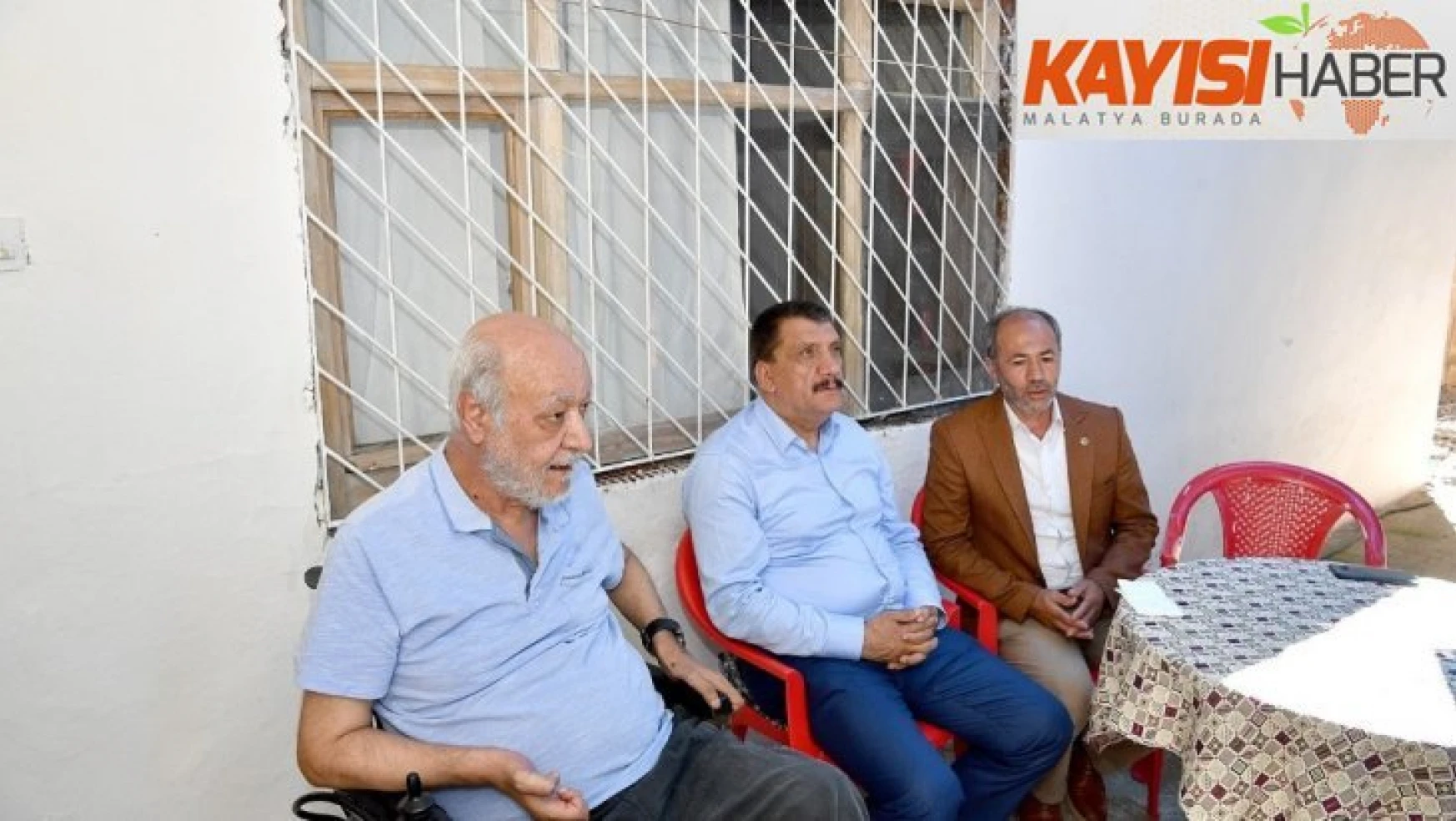 Başkan Gürkan engelli gence akülü araba hediye etti