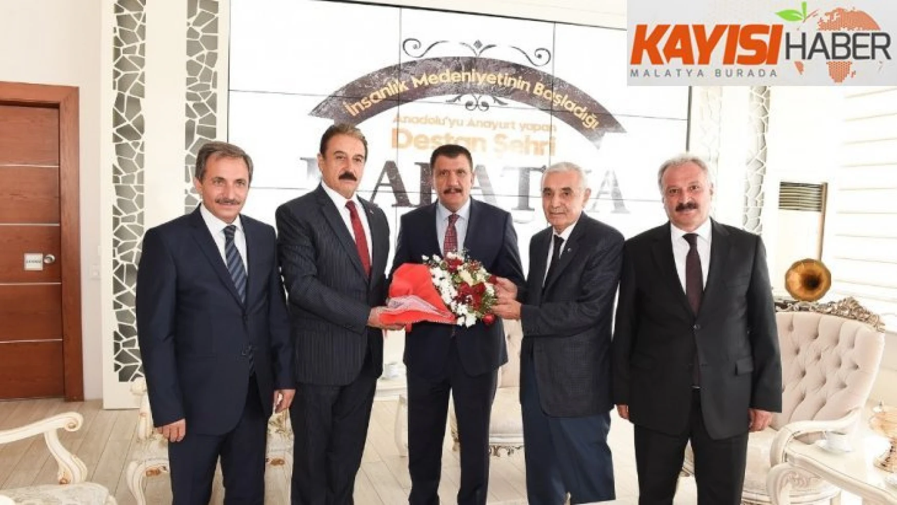 Başkan Gürkan, esnafları makamında ağırladı