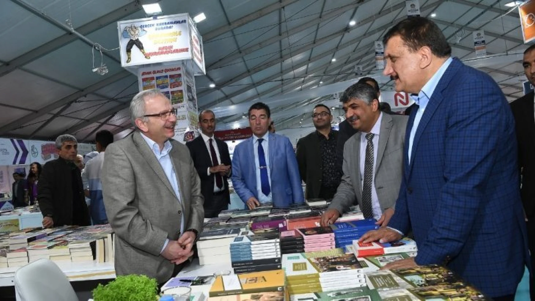 Başkan Gürkan Kitap Fuarını gezdi