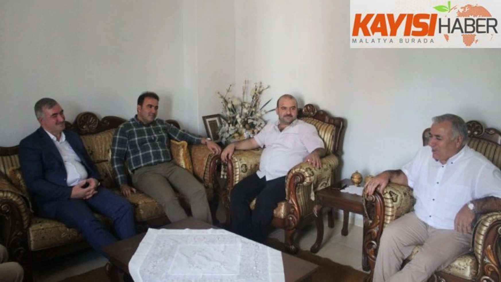 Başkan Turanlı ile Başkan Fırat, emekli öğretmeni evinde ziyaret etti