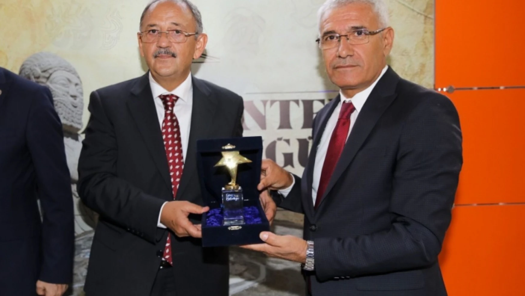 Osman Güder ödül aldı