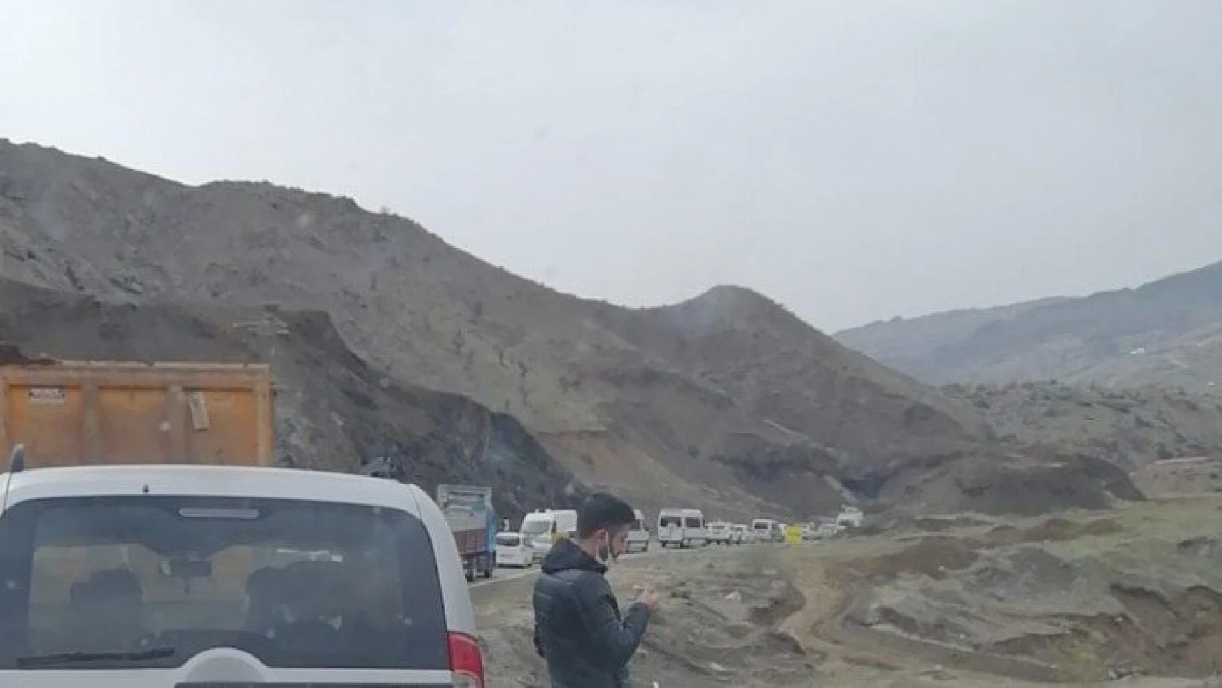 Dev kayalar Adıyaman- Malatya Karayolunu trafiğe kapattı