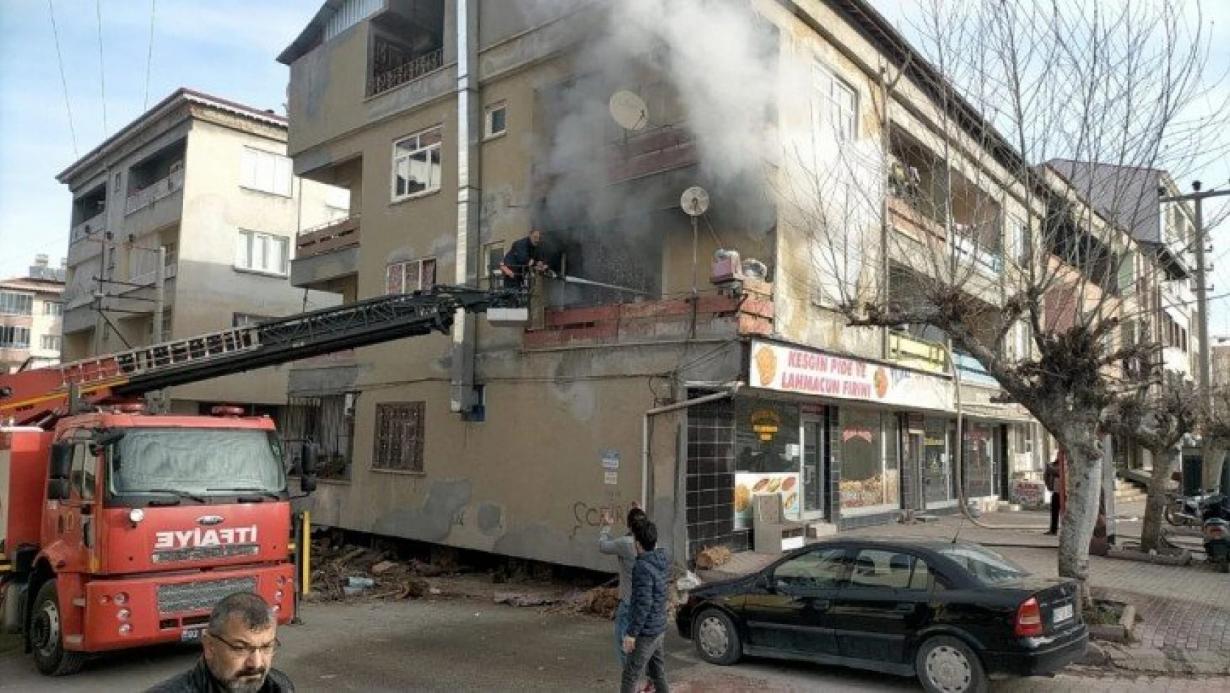 Devrilen elektrikli ısıtıcısı evi yaktı