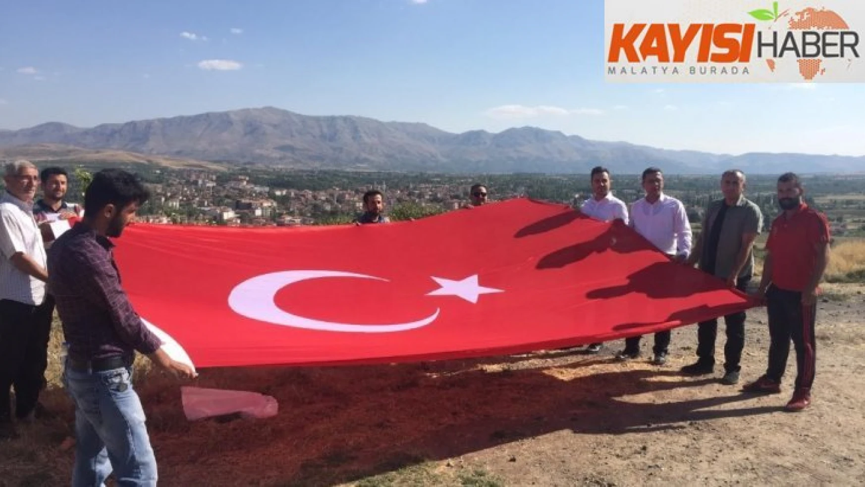 Doğanşehir'de dev Türk Bayrağı