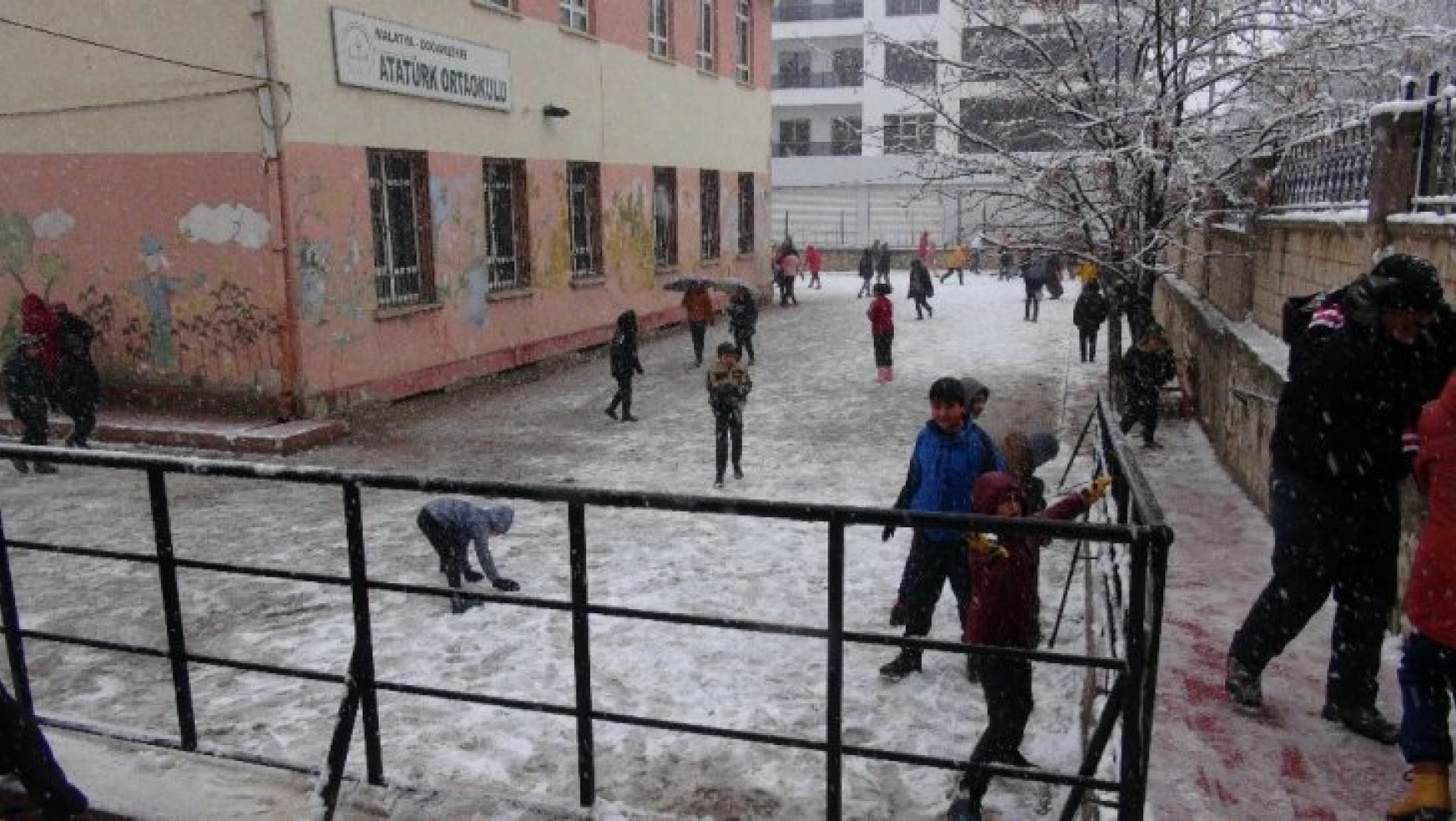 Doğanşehir'de okullara kar tatili