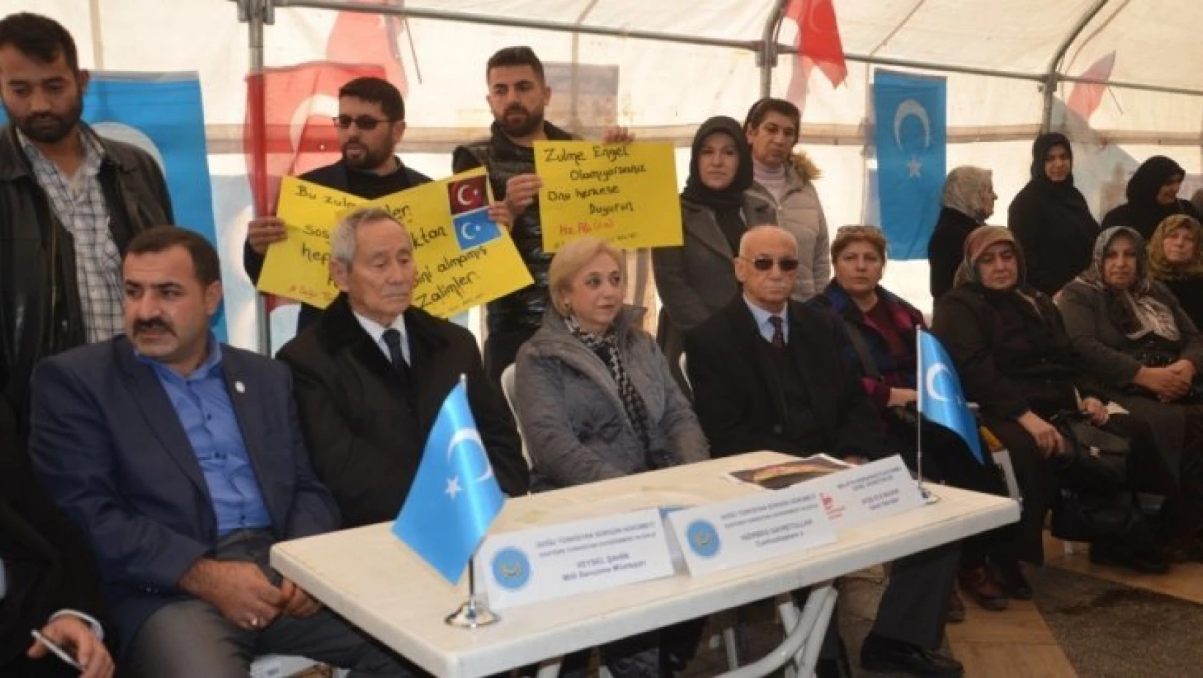 Doğu Türkistan için imza kampanyası düzenlendi