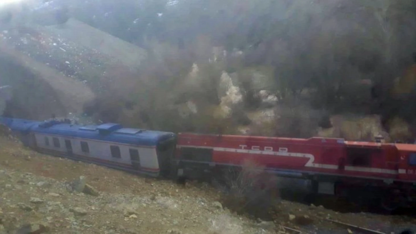 Elazığ'a heyelan nedeniyle tren yoldan çıktı, facia ucuz atlatıldı