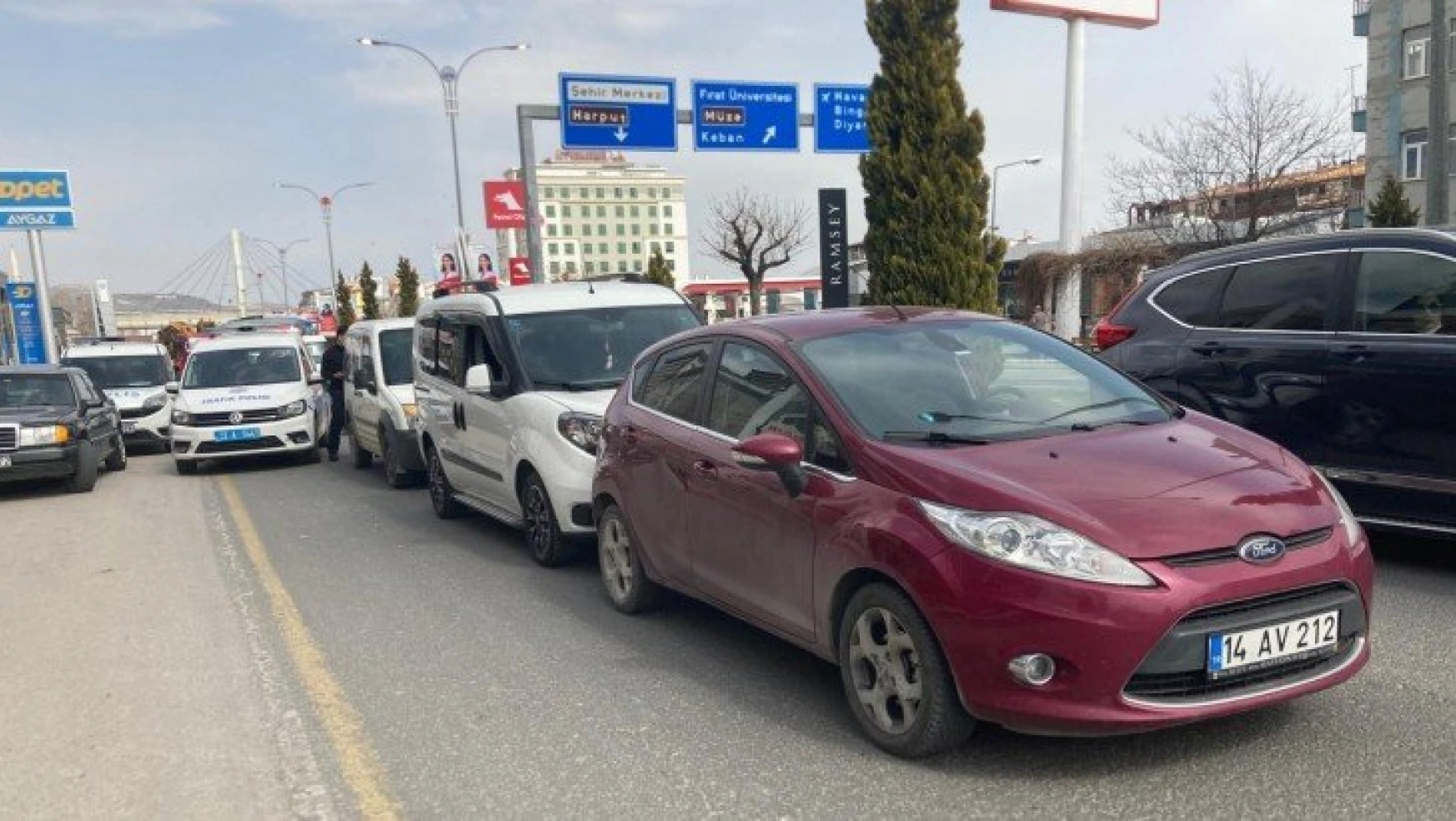 Elazığ'da 3 aracın karıştığı kazada 1 kişi yaralandı