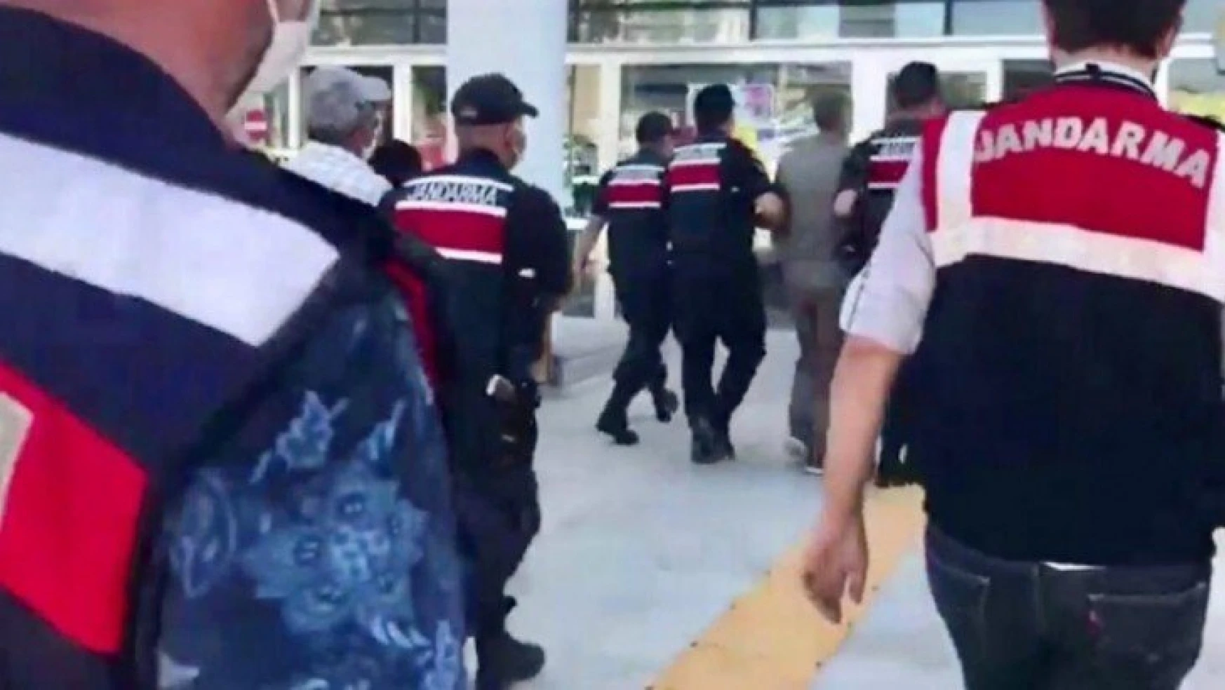 Elazığ'da aranan 2 şüpheli çadırda yakalanıp, tutuklandı
