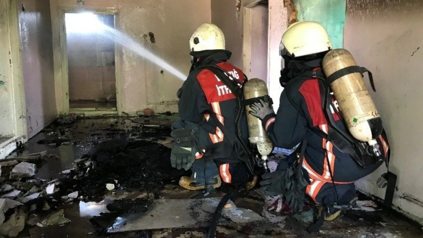 Elazığ'da ateşin kahramanı itfaiyeciler, haftada 160 yangına müdahale ediyor