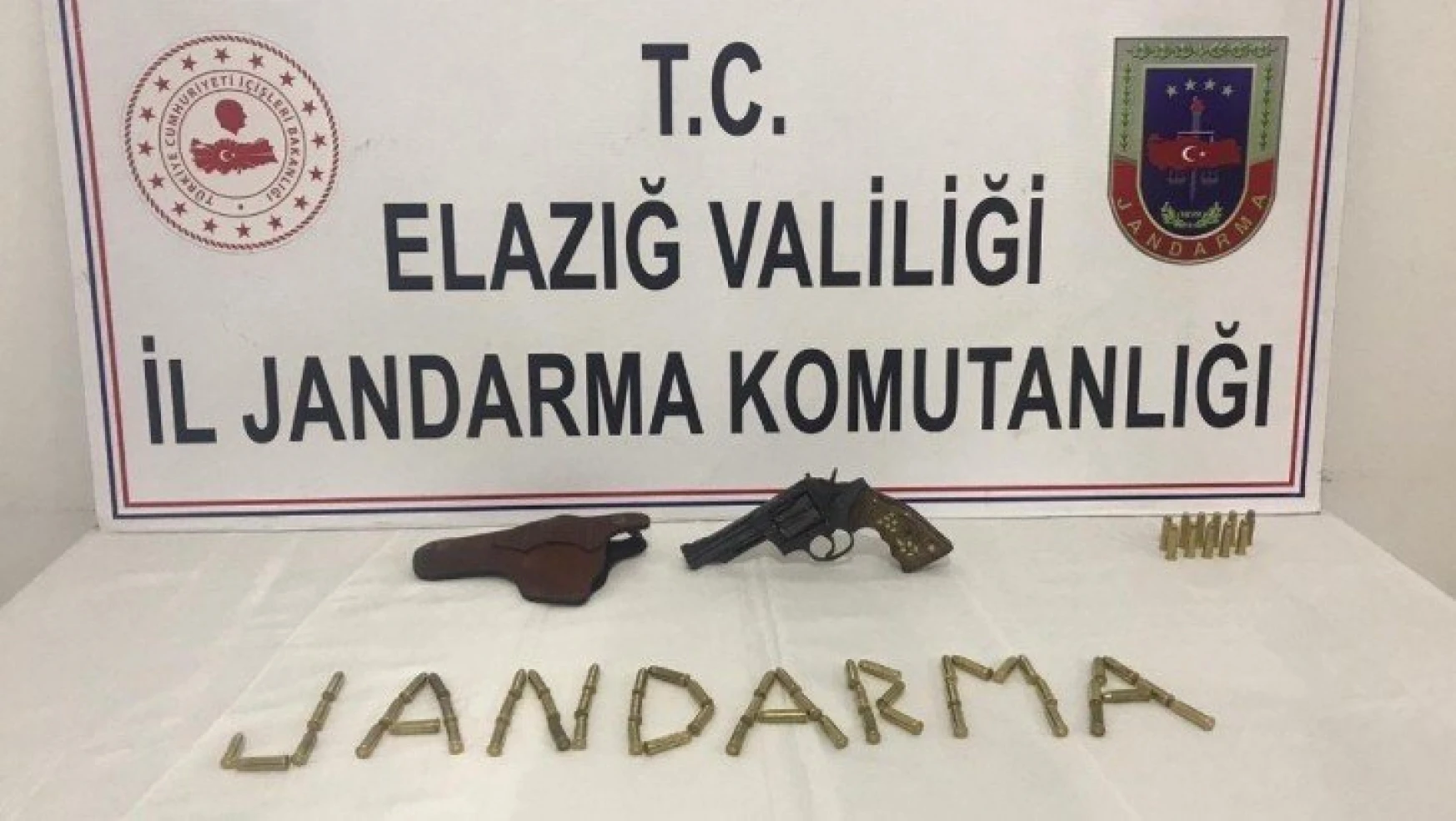 Elazığ'da bir şahıs, 38 kalibrelik tabanca ile yakalandı