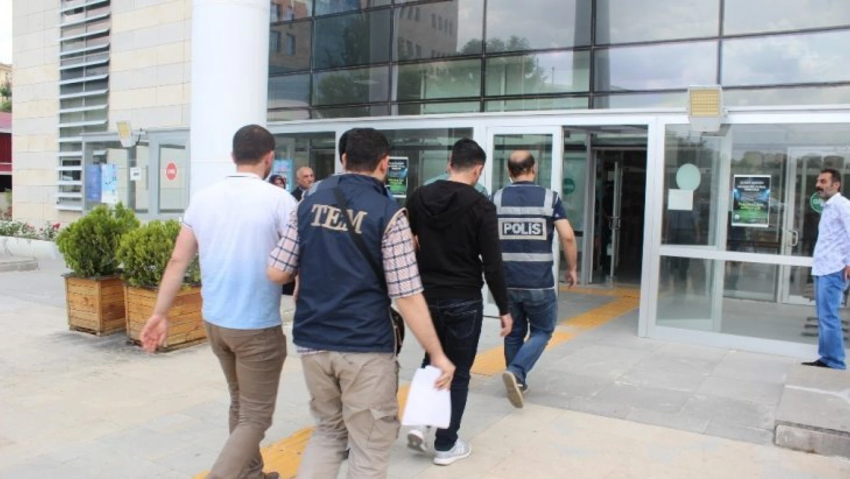 Elazığ'da FETÖ operasyonu: 3 şüpheli adliyeye sevk edildi