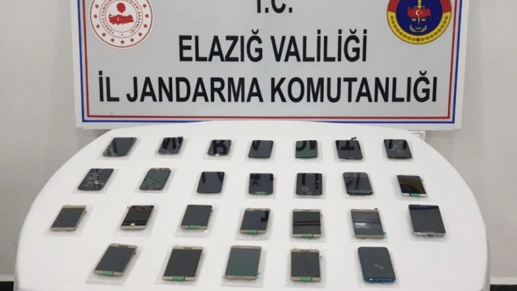 Elazığ'da gümrük kaçağı telefonlar ele geçirildi