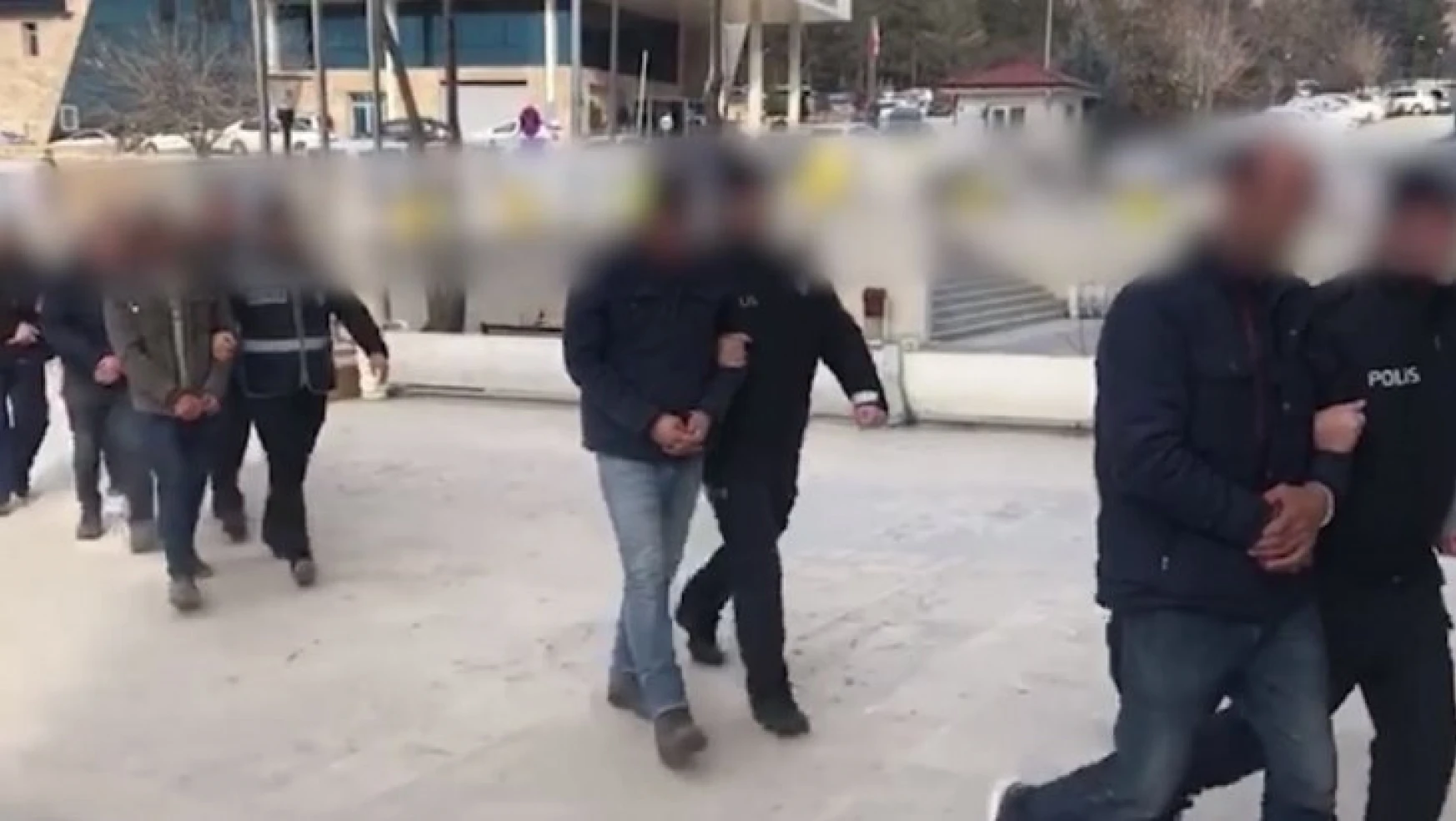 Elazığ'da hasarlı binalardan hırsızlığa 6 tutuklama