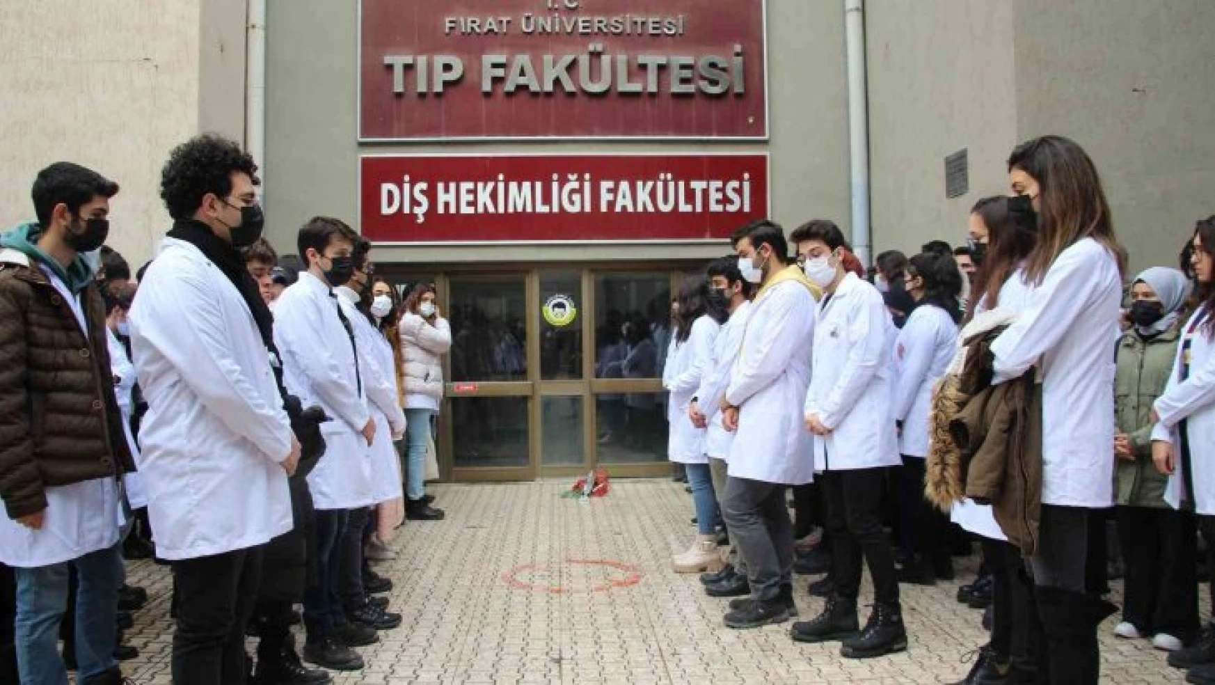 Elazığ'da hayatını kaybeden tıp öğrencisi için arkadaşları anma töreni düzenledi