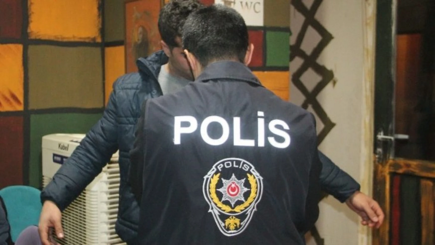 Elazığ'da huzur uygulamasında cezaevi firarisi yakalandı