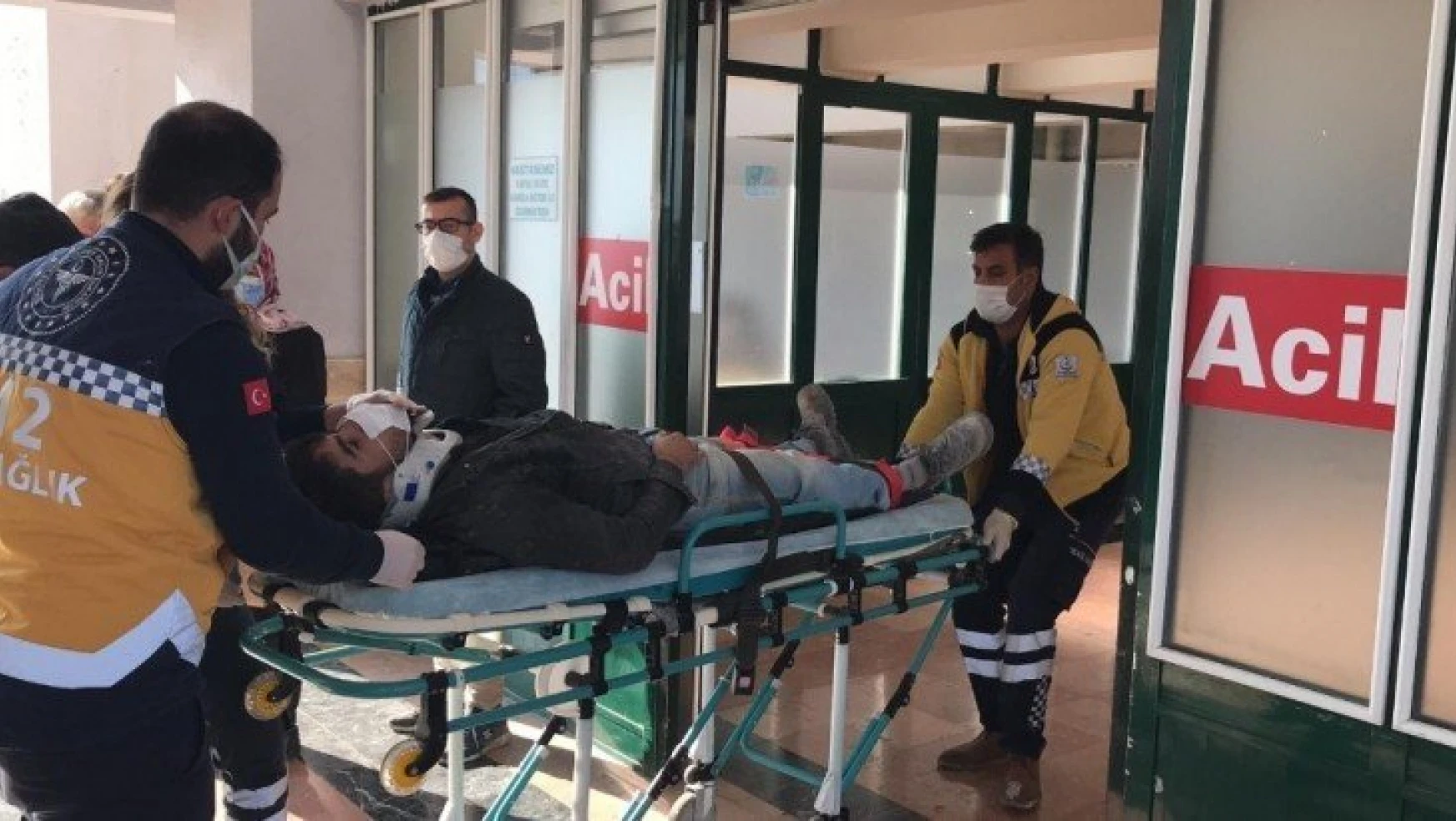 Elazığ'da inşaatın 3'üncü katından düşen genç yaralandı