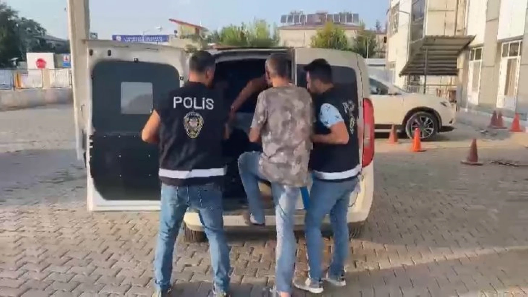 Elazığ'da İYİ Parti ilçe binasından hırsızlık yapan 2 şüpheli tutuklandı