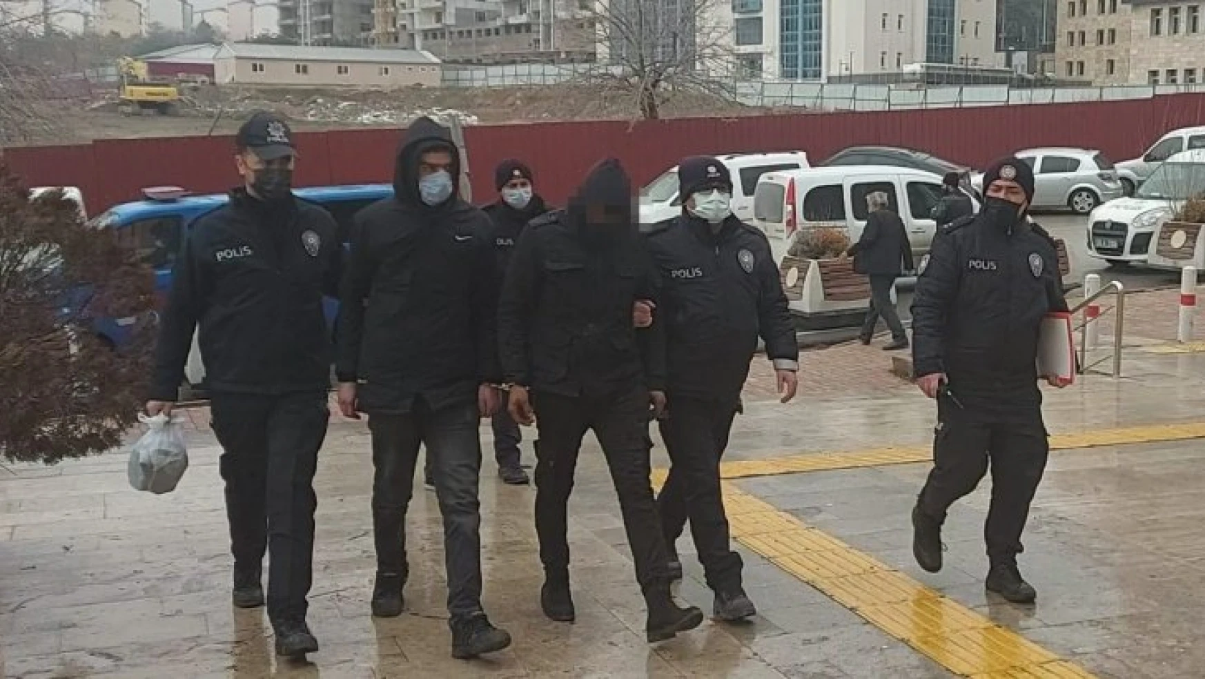 Elazığ'da kablo çalan 3 şüpheli polis ekipleri tarafından yakalandı