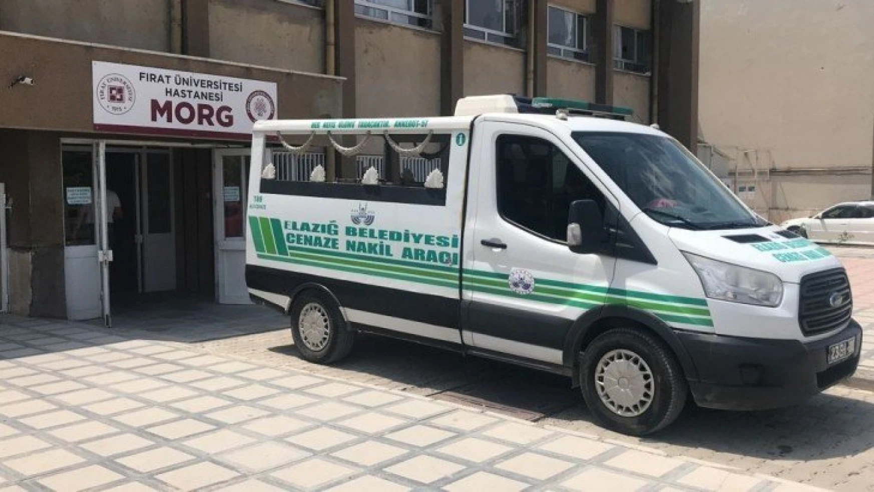 Elazığ'da kamyonetin altında kalan çocuk hayatını kaybetti