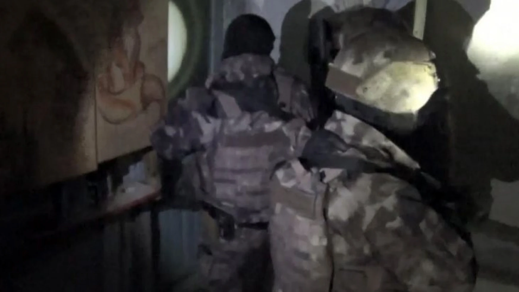 Elazığ'da kapılar kırıldı, uyuşturucu tacirleri yakalandı: 6 gözaltı