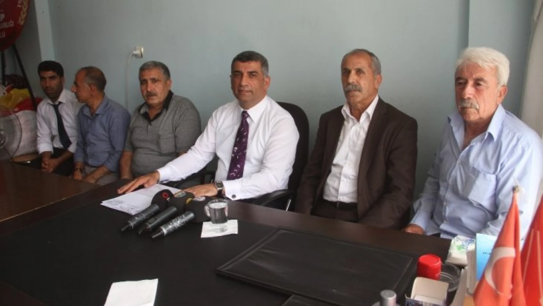 Elazığ'da MHP'li 5 meclis üyesi CHP'ye geçti
