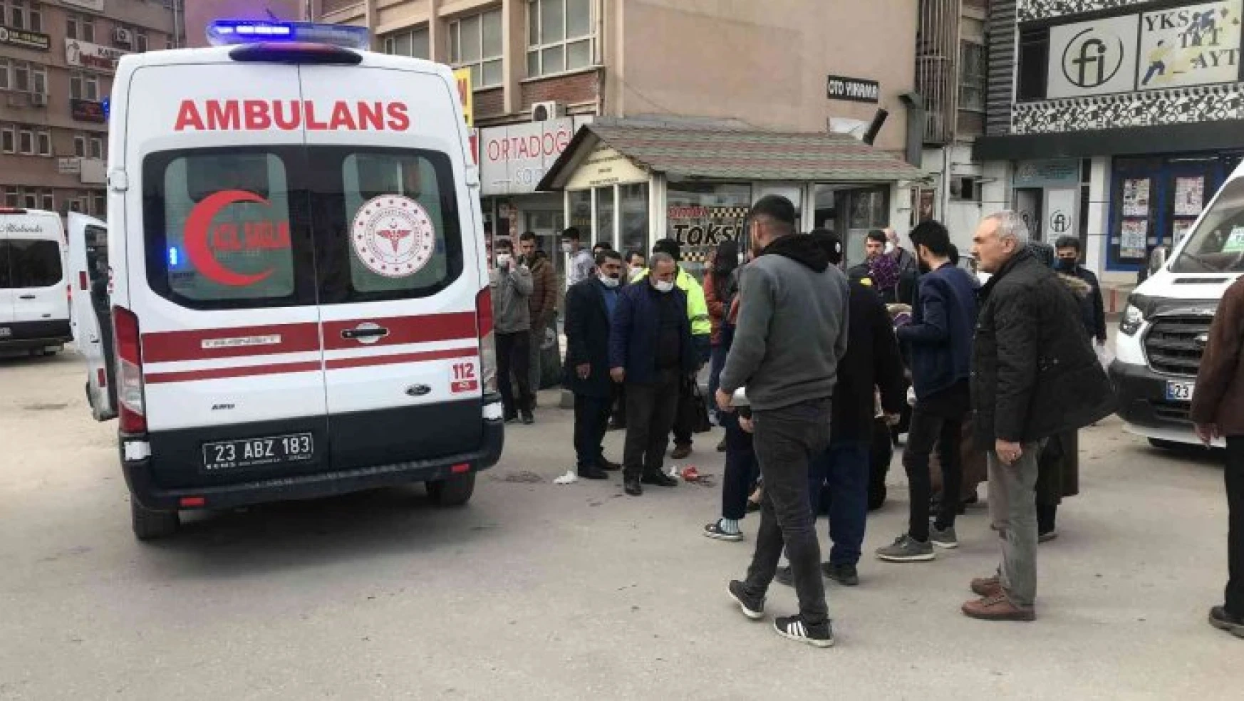 Elazığ'da minibüsün çarptığı yaya yaralandı