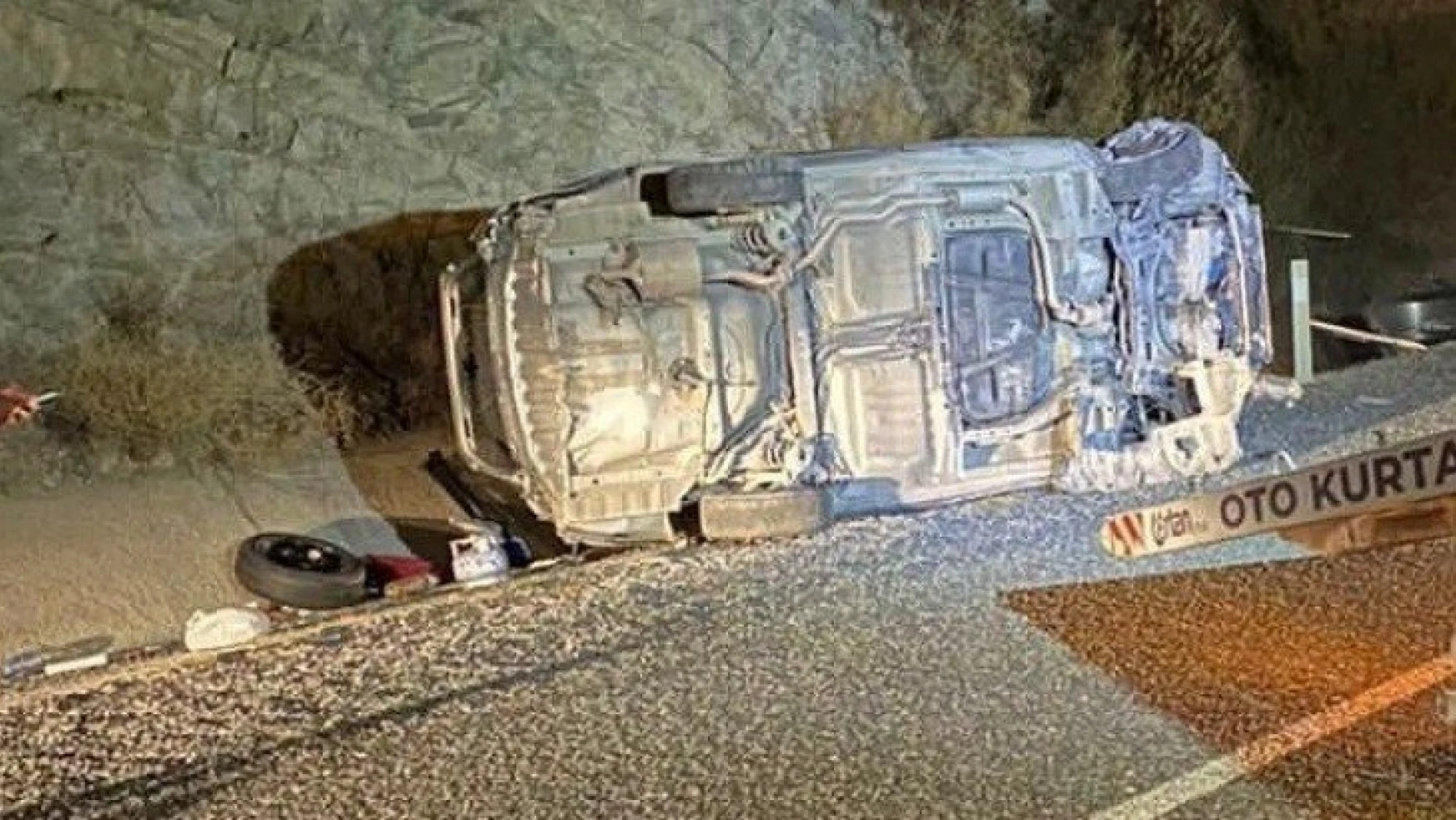 Elazığ'da otomobil  takla attı, sürücü yaralı kurtuldu